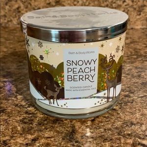 White Barn Snowy Peach Berry candle
